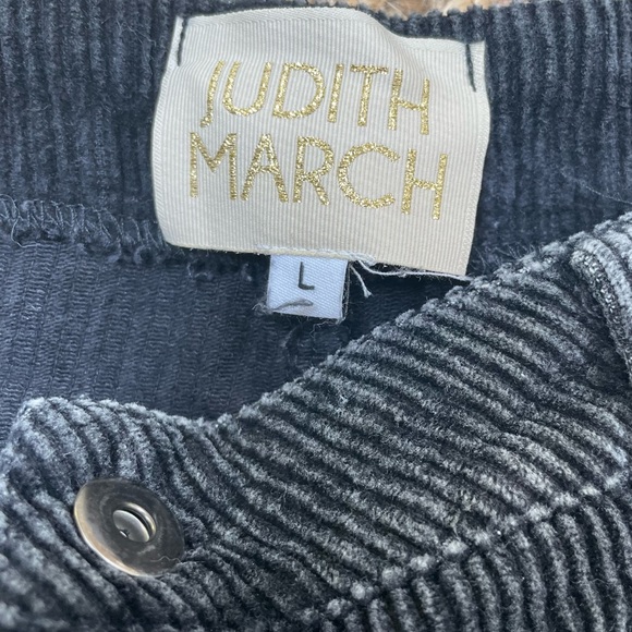 Judith March Black Distressed Cord Shorts size Large - Picture 5 of 5